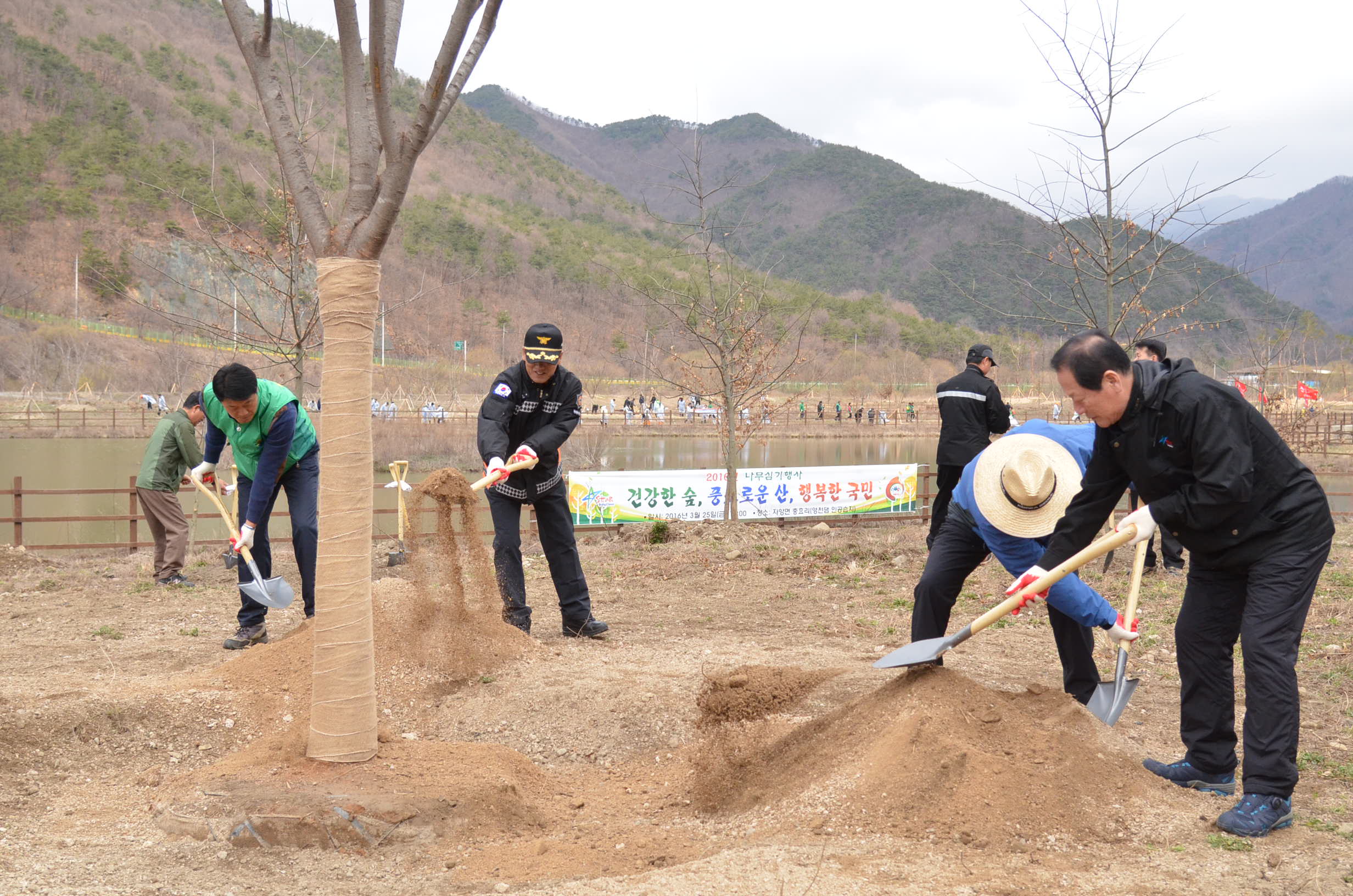 영천소방서, 2016년 범시민 나무심기 행사 참여