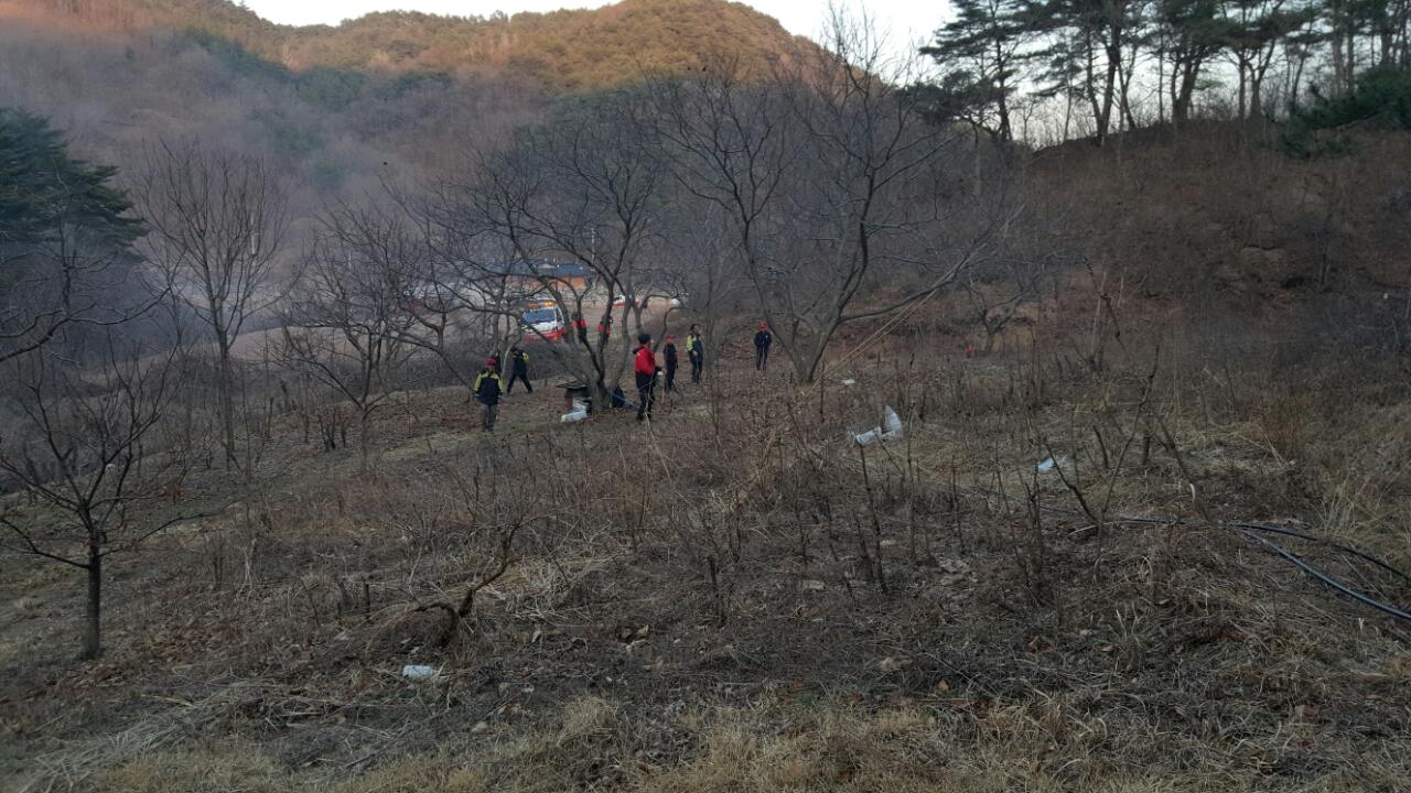 2016.03.16 남정면 중화리 산불현장 활동중인 의소대원